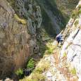 Bajamos por una corta canal 