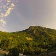 Vista de los tres resaltes de la vía ferrata desde la entrada de Unha 