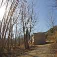 Llegamos a una granja -la entrada al torrente está a la derecha- 