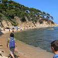 En la playa de cala Estreta 