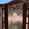 Inicio del camino en el parking Wire Pass - registro y baños disponibles -. Sin agua potable 